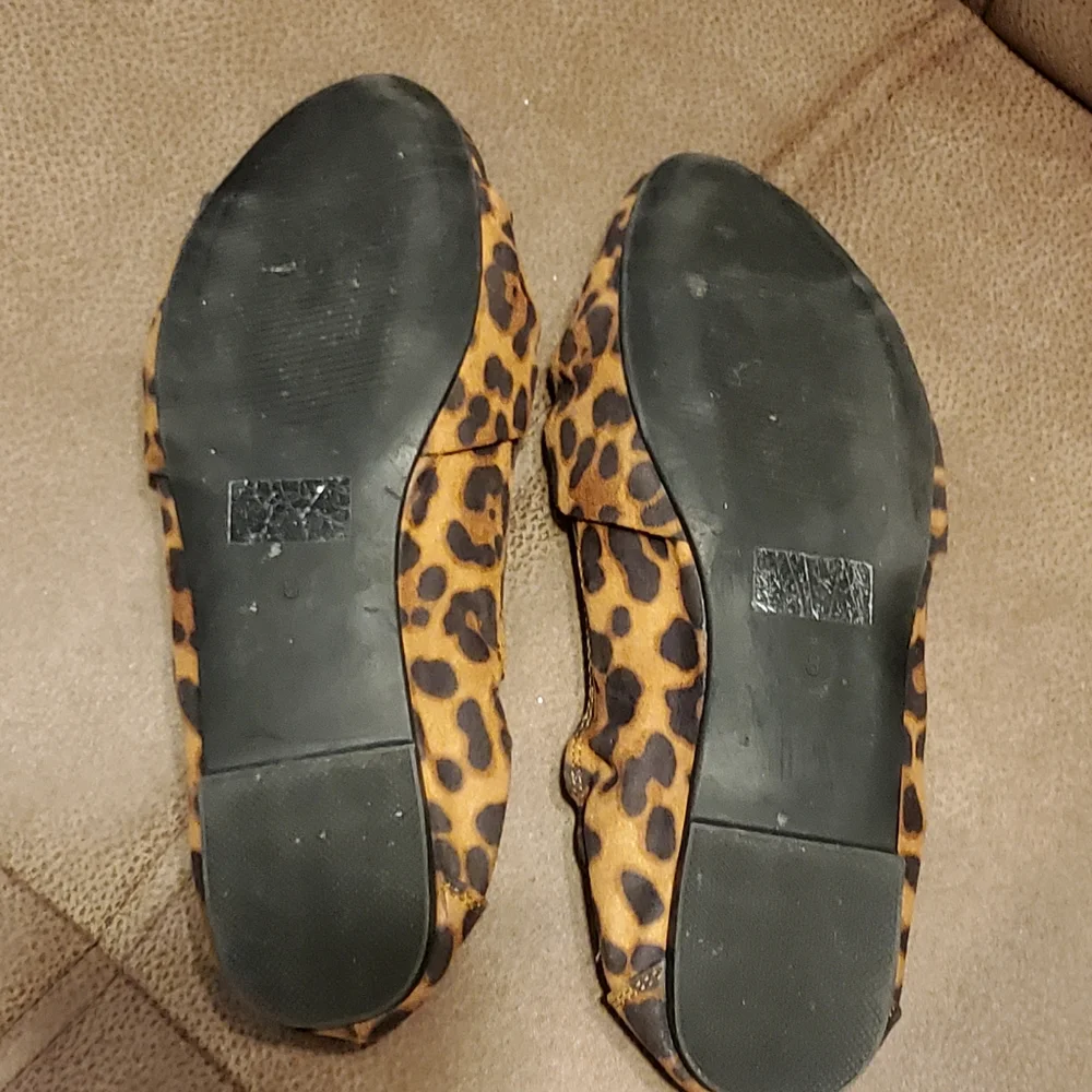 Cest 1946 leopard print fabric flats size 8